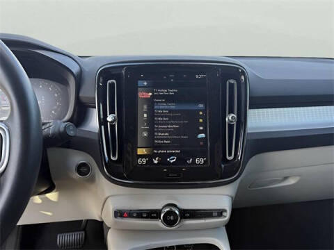 2022 Volvo XC40 T5 Momentum