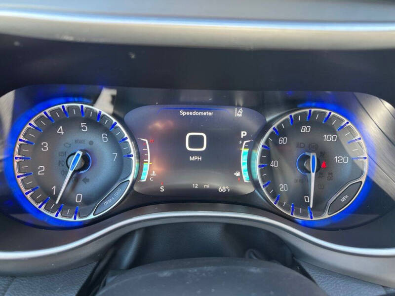 2027 Chrysler Pacifica Select