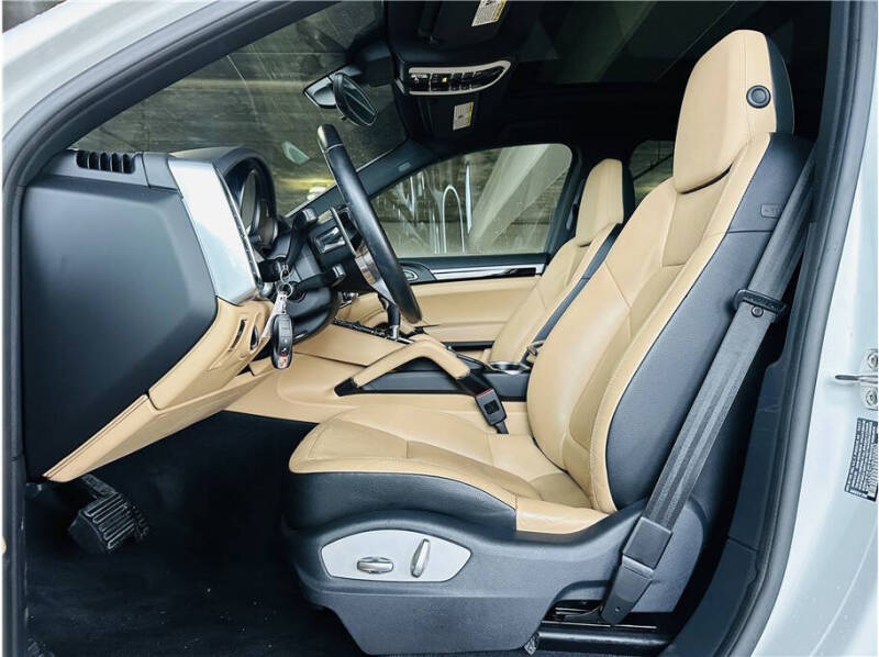 2017 Porsche Cayenne Platinum Edition