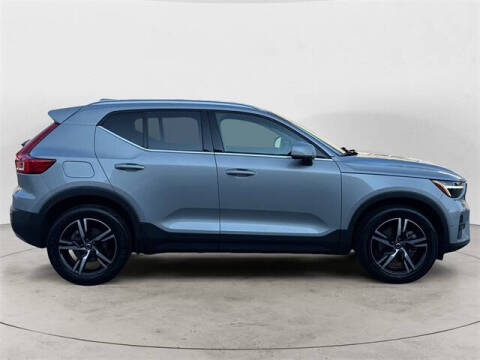 2023 Volvo XC40 B5 Plus Bright Theme