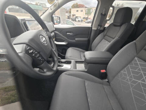 2025 Nissan Frontier SV