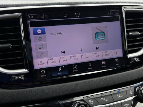 2025 Chrysler Pacifica Select
