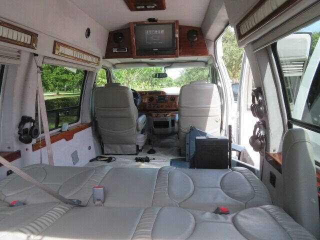 2010 Ford E-Series E-350 SD