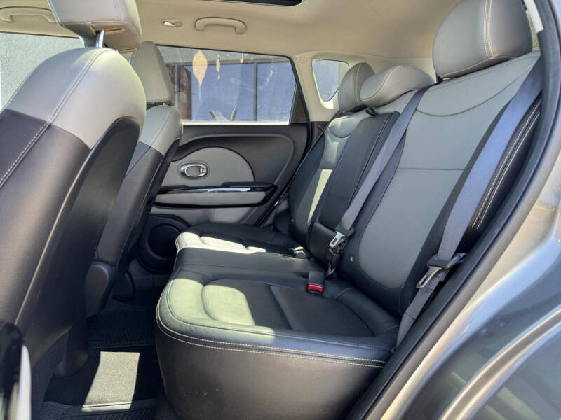 2016 Kia Soul +
