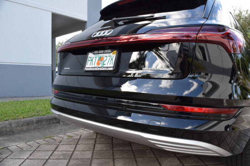 2022 Audi e-tron quattro Premium