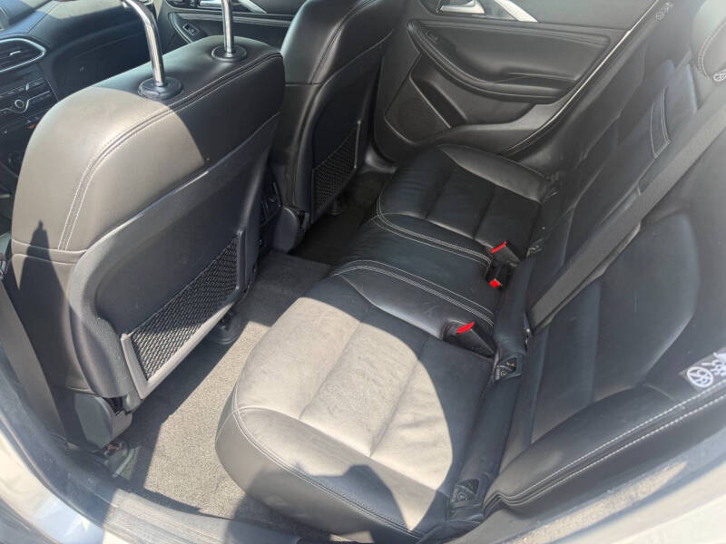 2017 Infiniti QX30 Luxury