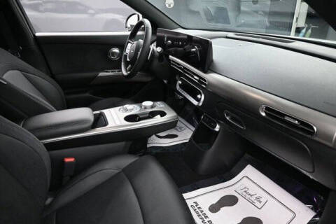 2025 Genesis GV60 Standard