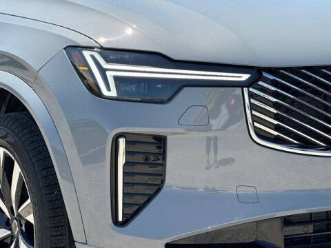 2025 Volvo XC90 B6 Core Bright Theme