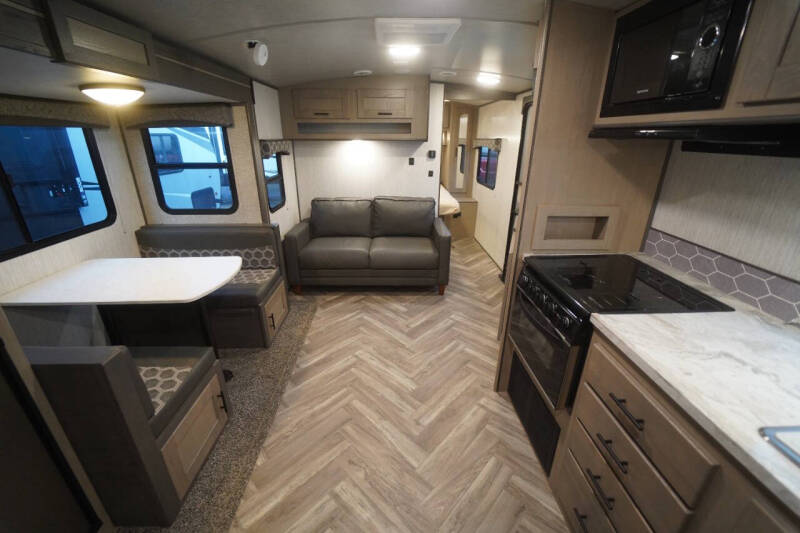 2021 Cruiser RV shadow  Cruiser