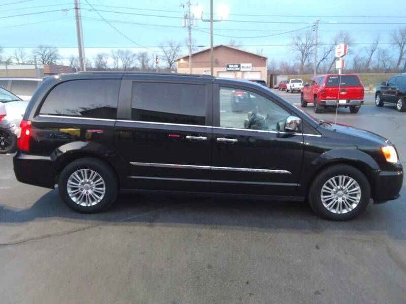 2015 Chrysler Town and Country for sale at Village Auto Outlet in Milan IL