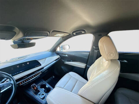 2024 Cadillac XT4 Premium Luxury