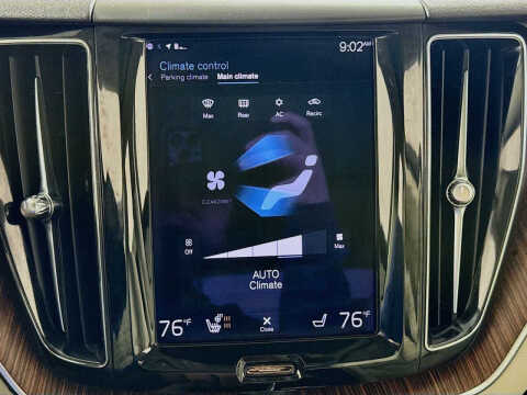 2021 Volvo XC60 T6 Momentum