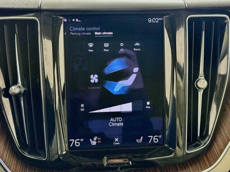 2021 Volvo XC60 T6 Momentum