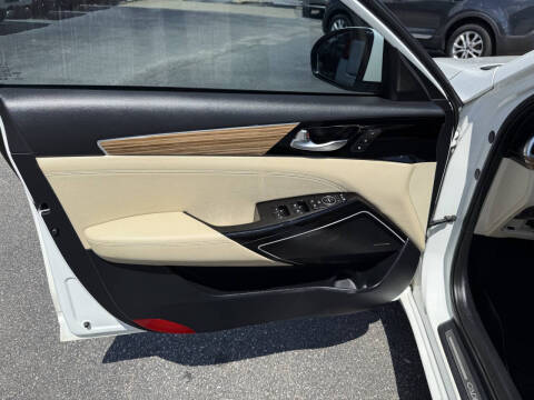 2017 Kia Cadenza Premium