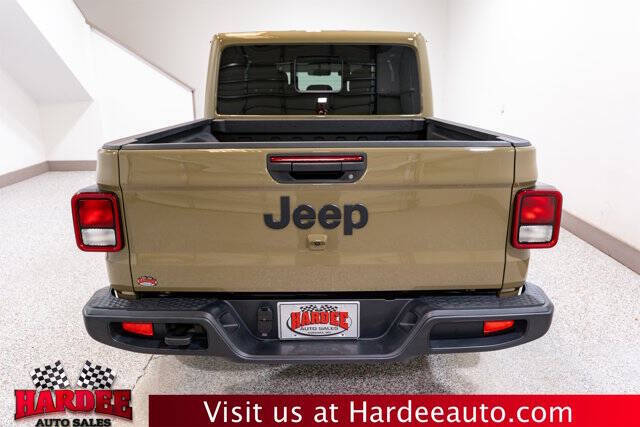 2025 Jeep Gladiator NightHawk