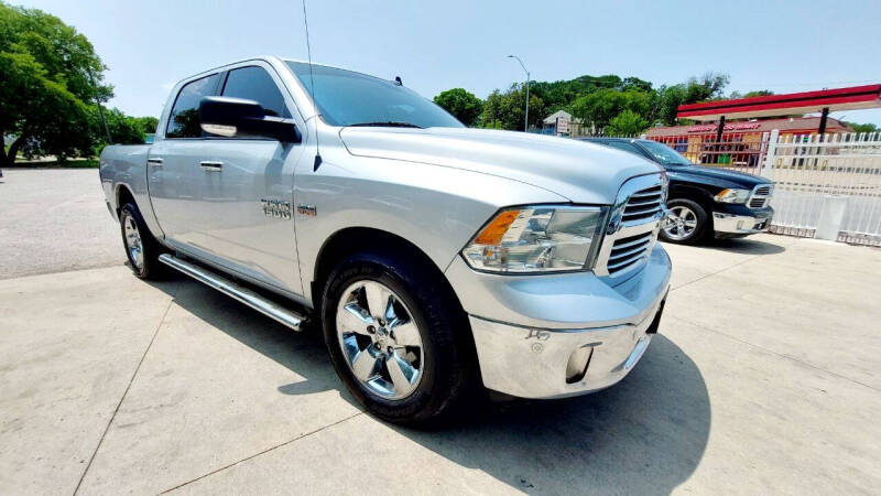 2016 RAM 1500 SLT