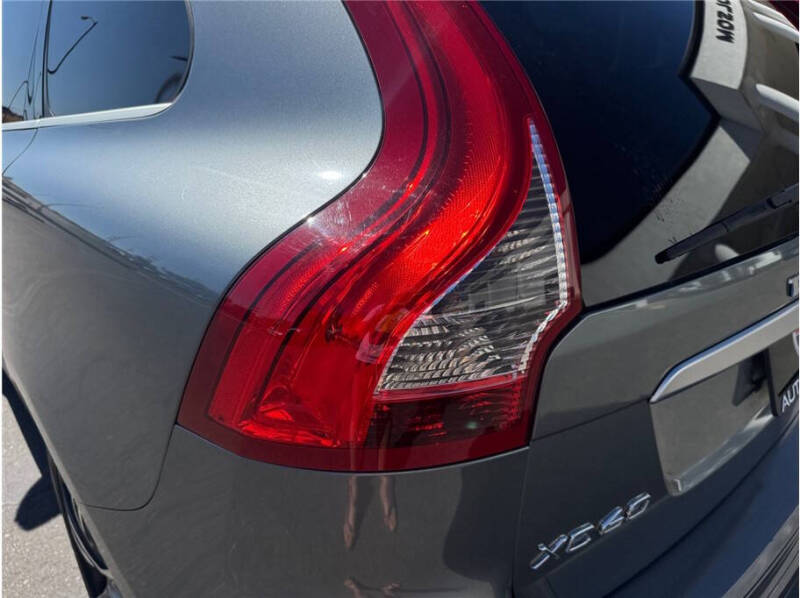 2017 Volvo XC60 T6 R-Design