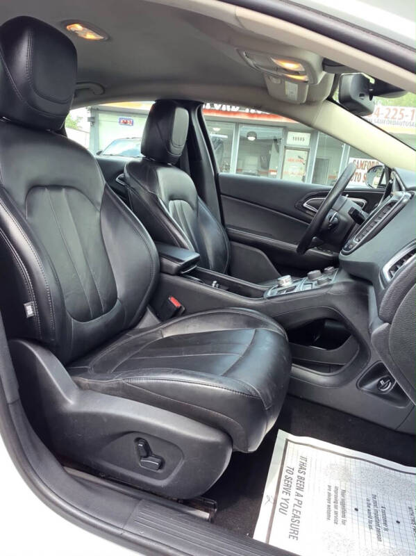 2016 Chrysler 200 C