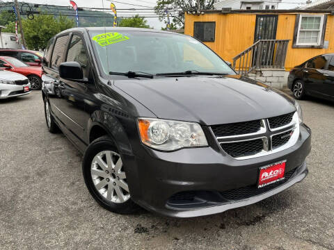 2017 Dodge Grand Caravan for sale at Auto Universe Inc. in Paterson NJ