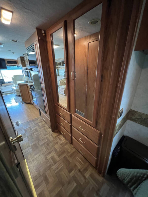 2000 Winnebago Adventurer