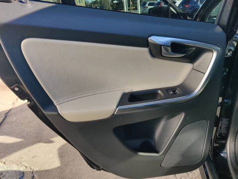 2017 Volvo XC60 T5 Dynamic
