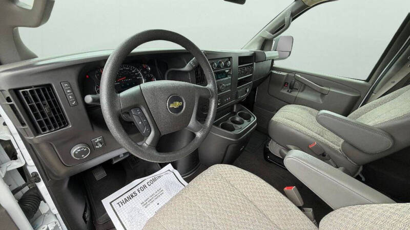 2025 Chevrolet Express LT 3500