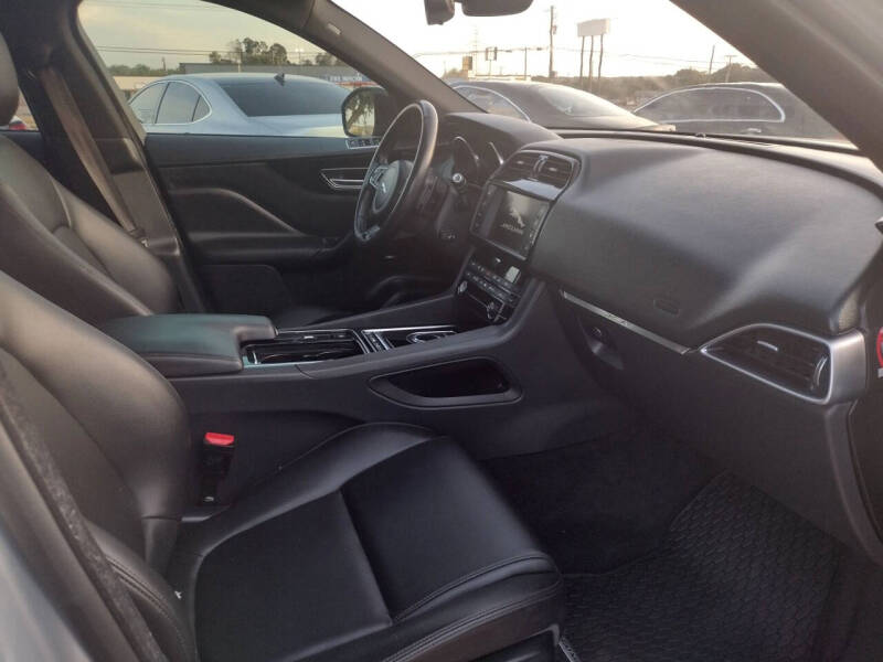 2018 Jaguar F-PACE 25t Premium