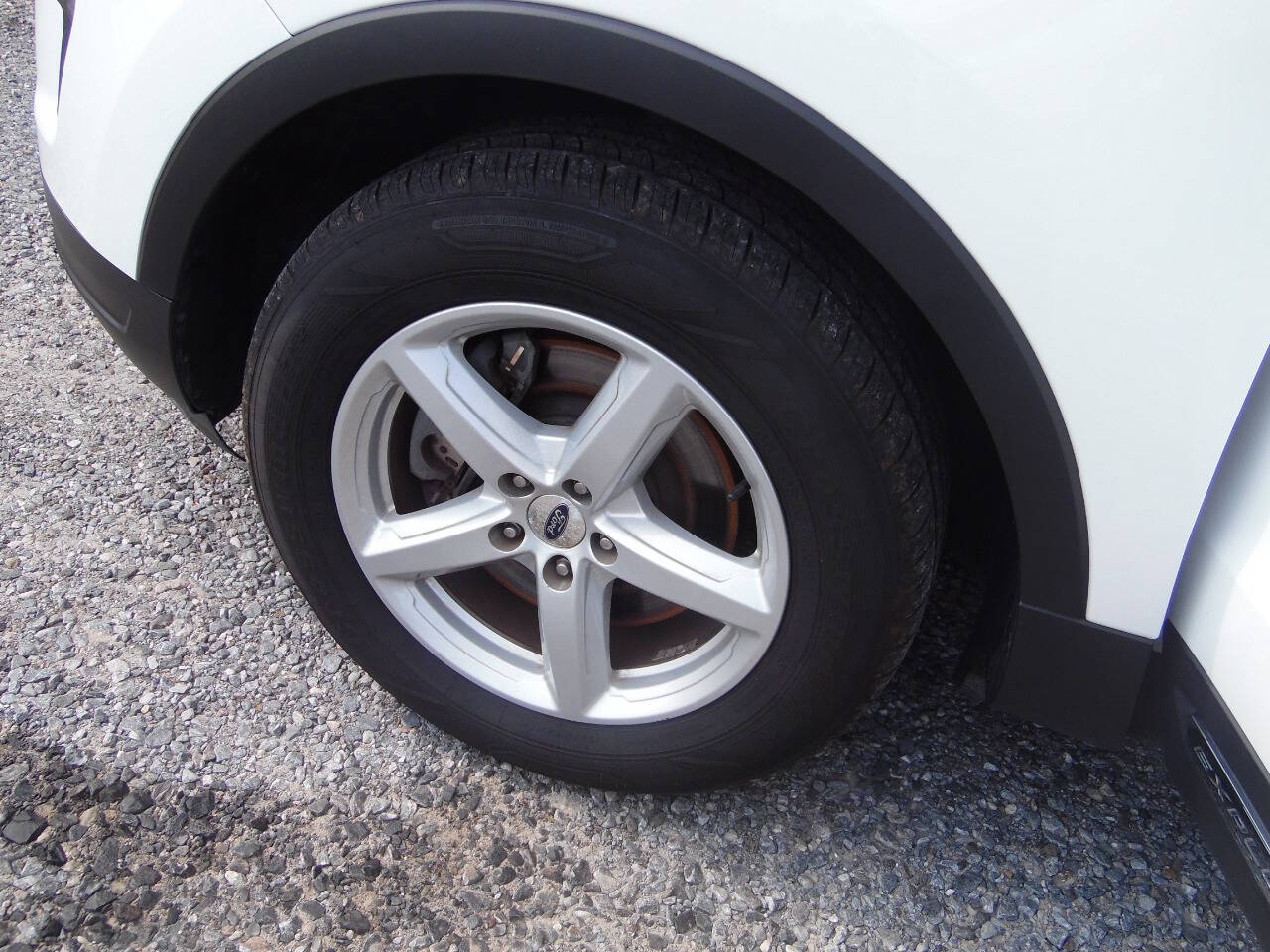 White 2018 Ford Explorer XLT XLT 4dr SUV 18