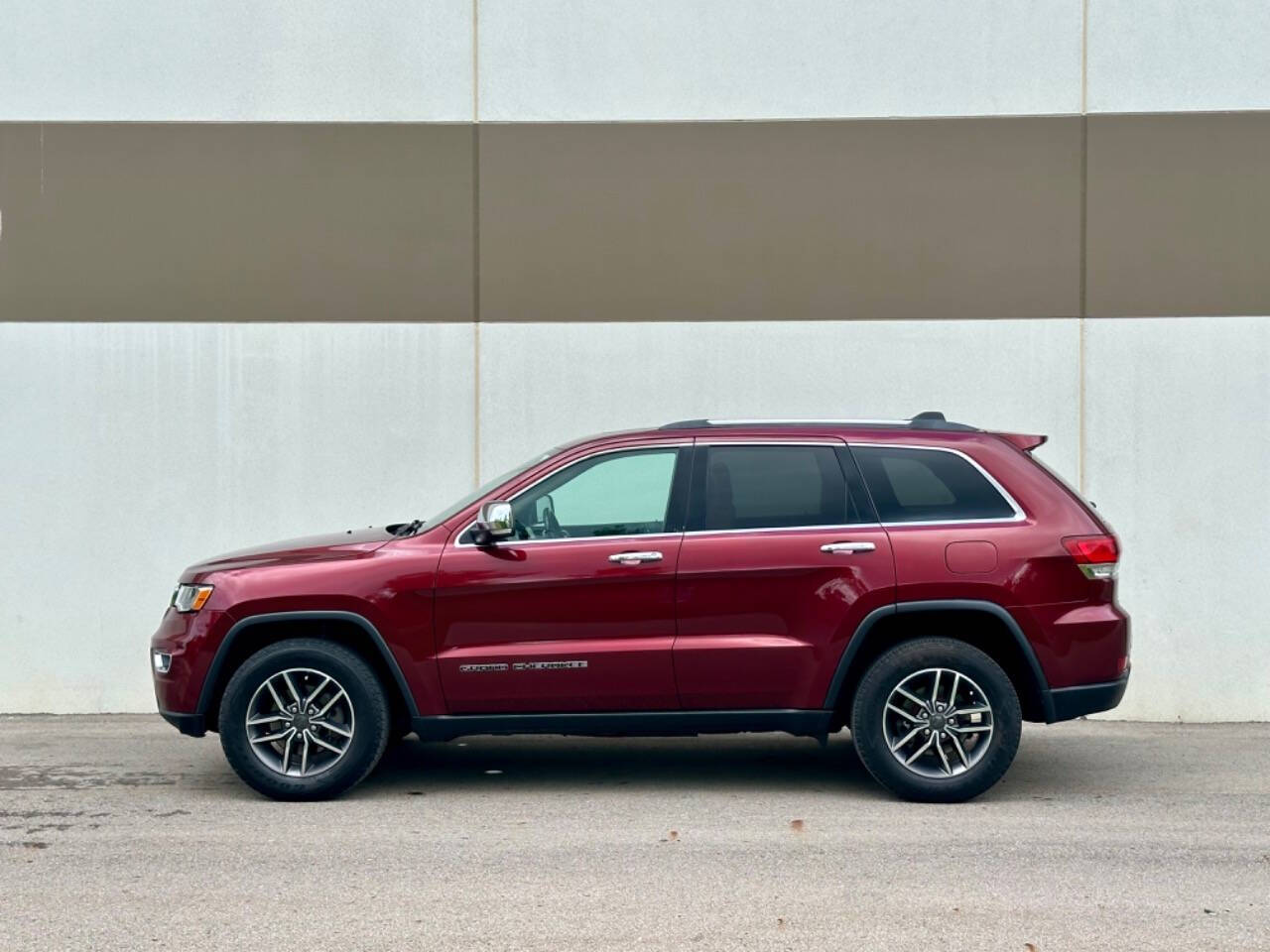 2020 Jeep Grand Cherokee for sale at Phoenix Motor Co in Romulus, MI