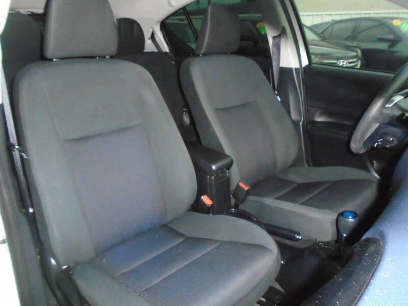 2016 Toyota Prius c Two