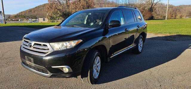 2013 Toyota Highlander for sale at Art's Used Cars in Winfield, WV