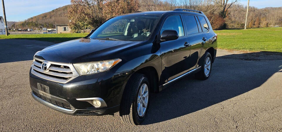 2013 Toyota Highlander for sale at Art's Used Cars in Winfield, WV