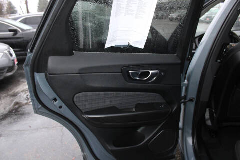 2022 Volvo XC60 B5 Momentum