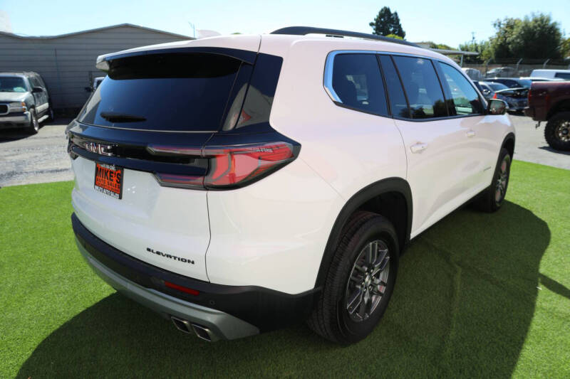 2025 GMC Acadia Elevation