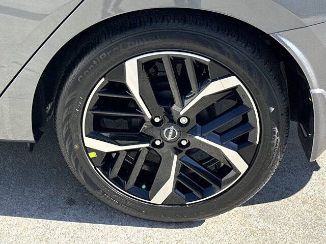 2025 Nissan Versa SR