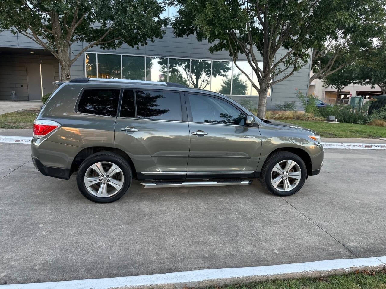 2012 Toyota Highlander for sale at Central Union Auto Finance LLC in Austin, TX