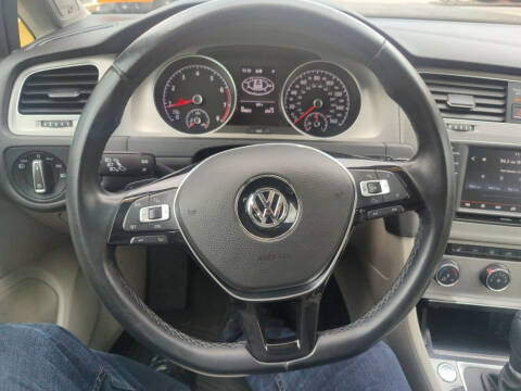 2016 Volkswagen Golf TSI SE