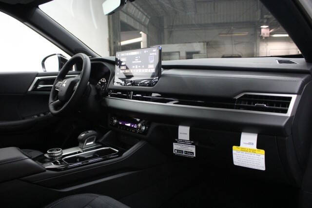 2026 Mitsubishi Outlander LE