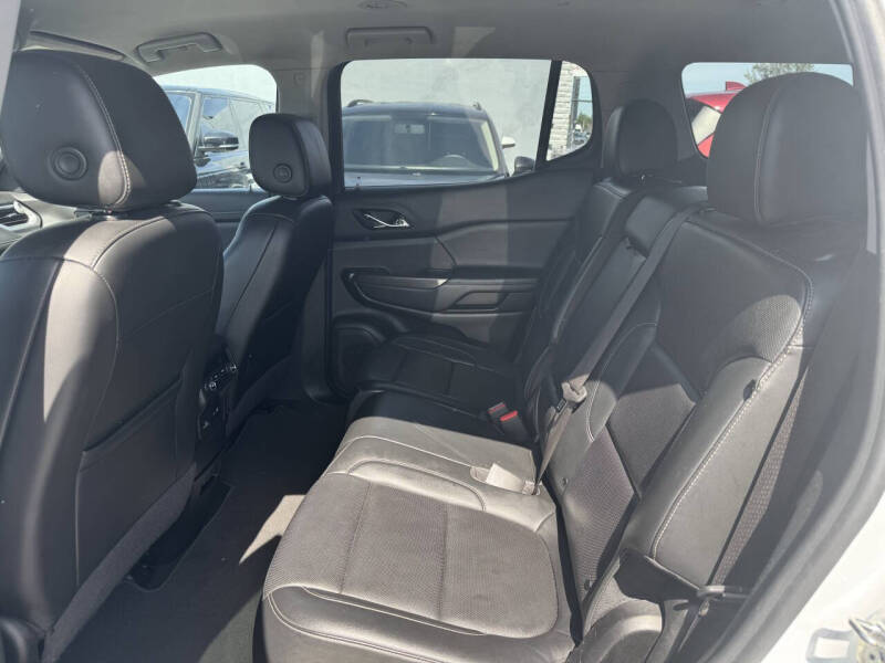 2023 GMC Acadia SLT