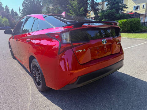 2020 Toyota Prius LE