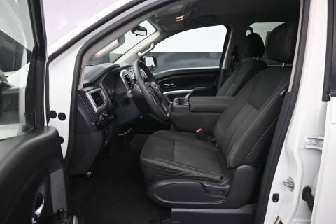 2017 Nissan Titan