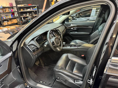 2016 Volvo XC90 T6 Momentum