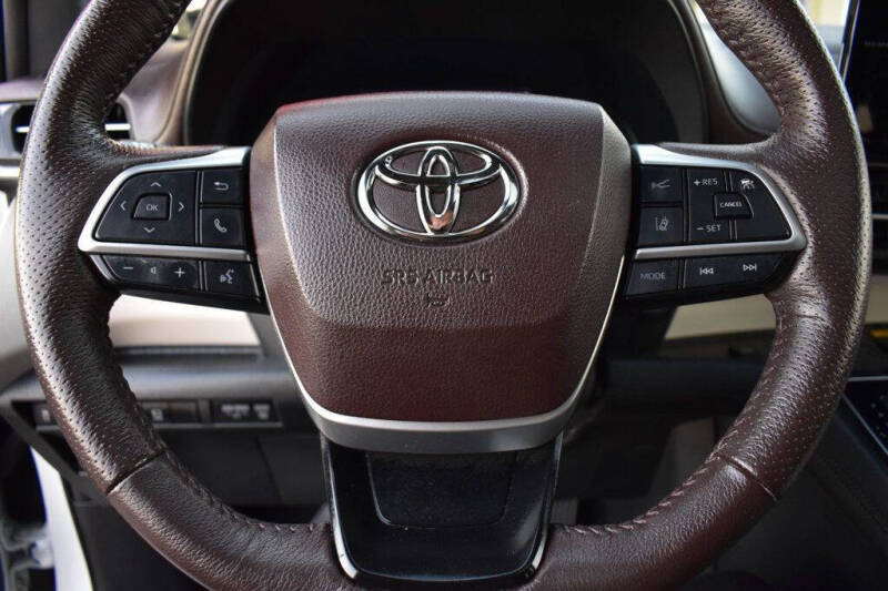 2022 Toyota Sienna Platinum 7-Passenger