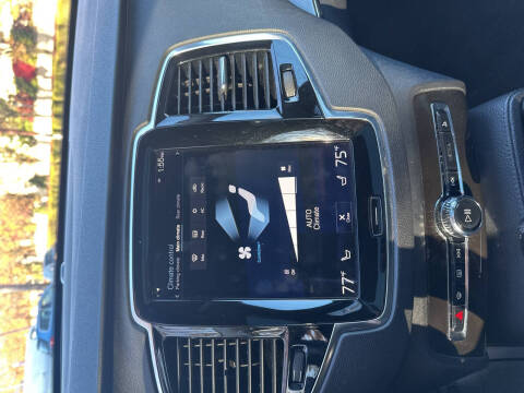 2018 Volvo XC90 T6 Momentum