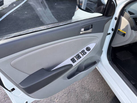 2017 Hyundai Accent SE