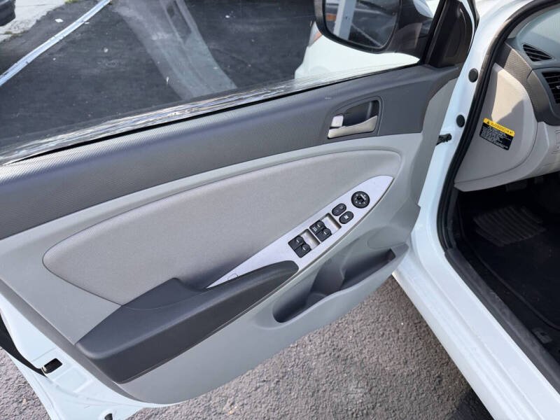 2017 Hyundai Accent SE