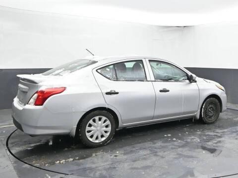 2019 Nissan Versa S Plus