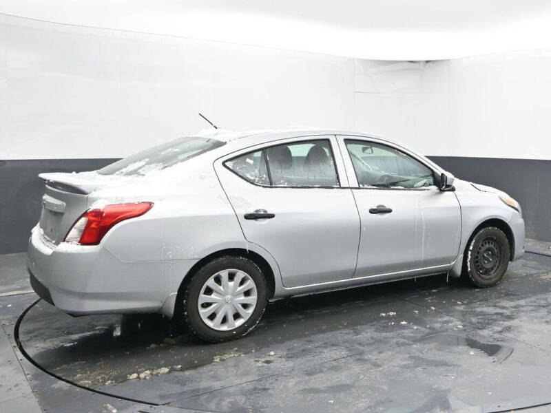 2019 Nissan Versa S Plus
