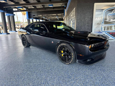 2016 Dodge Challenger 392 HEMI Scat Pack Shaker