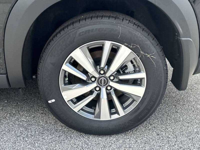 2025 Nissan Pathfinder SL